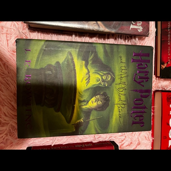 Books - Picture 10 of 16